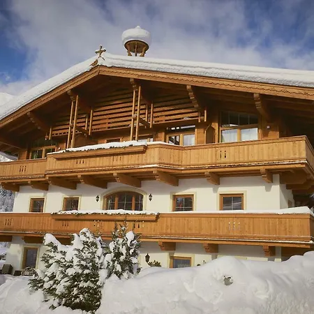 Beim Rohrer Kirchberg in Tirol